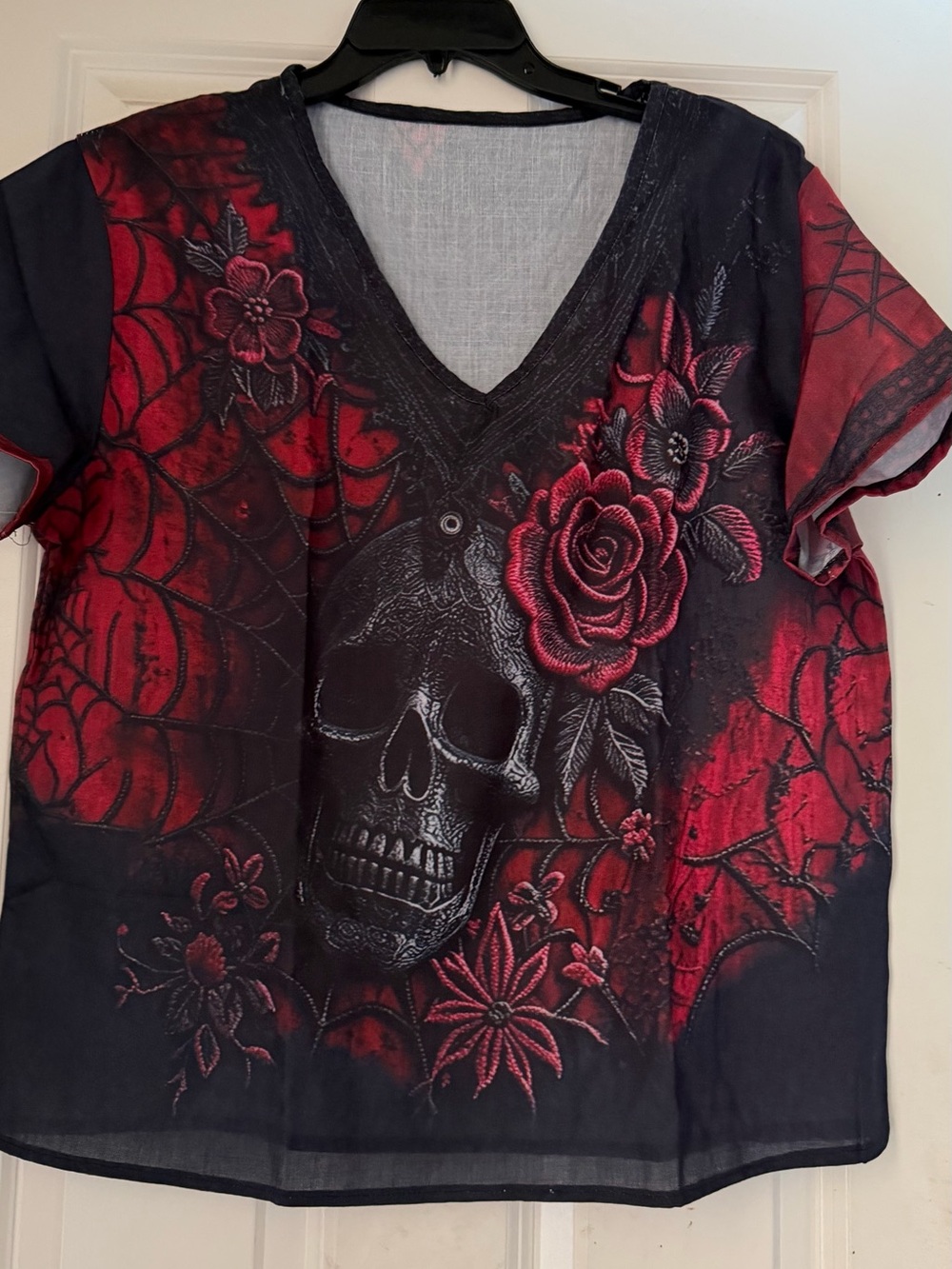 Target Women's Black & Red Skull Rose V-Neck Tee